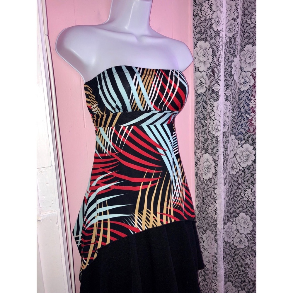 Abstract asymmetrical tube top medium
